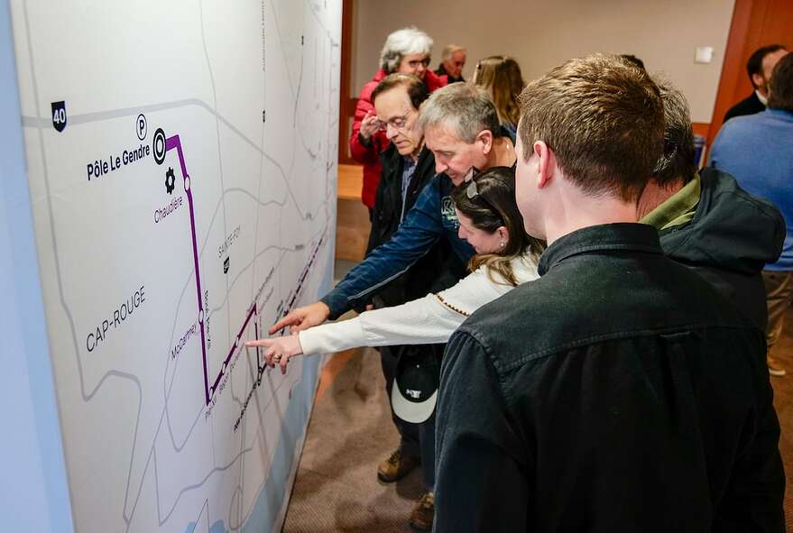 Quelques participants à l'activité portes ouvertes sur le projet TramCité.