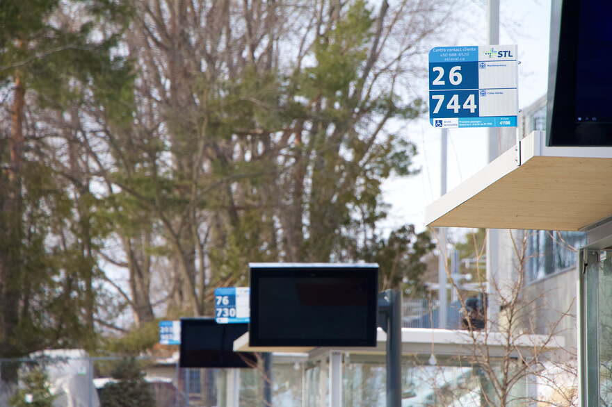 REM Ste-Dorothée 2025-12-18 quais bus 1