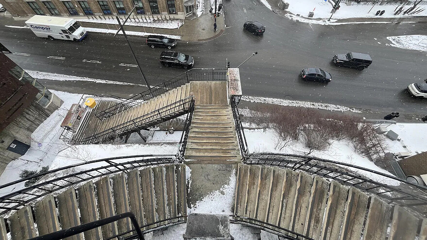 L'escalier du Faubourg relie la rue de la Couronne, dans le quartier Saint-Roch, à la rue Sainte-Claire, dans Saint-Jean-Baptiste. (Photo d'archives) Photo : Radio-Canada / Quentin Brunner