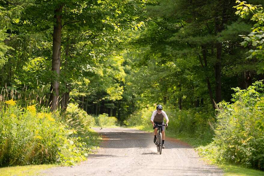 Gravelle Laurentides propose différents circuits aux adeptes de vélo de gravier.