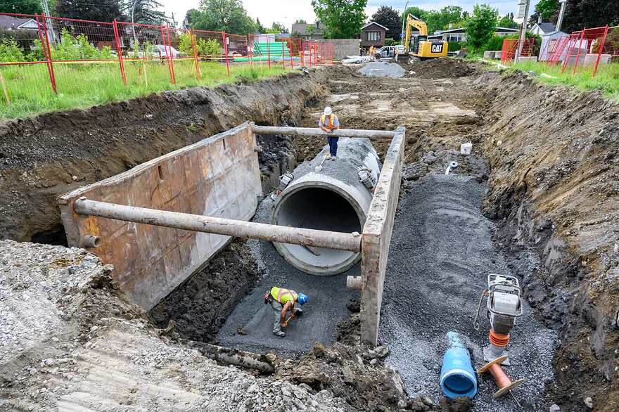 Photo: Vincent Girard Les conduites de 2,4 mètres serviront non seulement à déplacer l’eau, mais aussi comme réservoir souterrain.