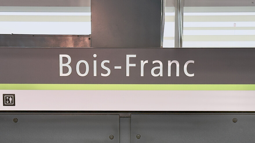 REM Bois-Franc 2025-12-18 panneau quai