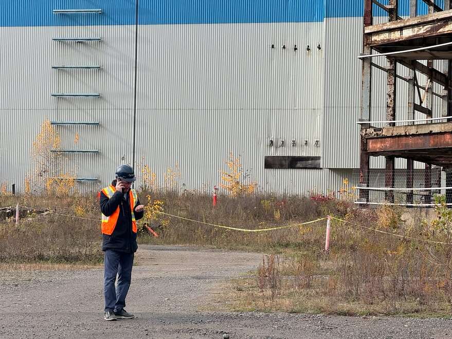 Yves Lévesque sur le site de l'ancienne usine Laurentide, en octobre dernier