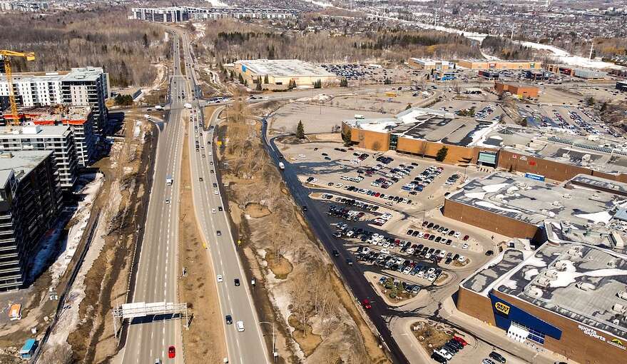 Le secteur situé le long du boulevard Robert-Bourassa reste très fréquenté. «Il y a beaucoup de gens qui viennent de l'extérieur de la ville. Il faut que ça soit facilement accessible pour eux», soutient le développeur.