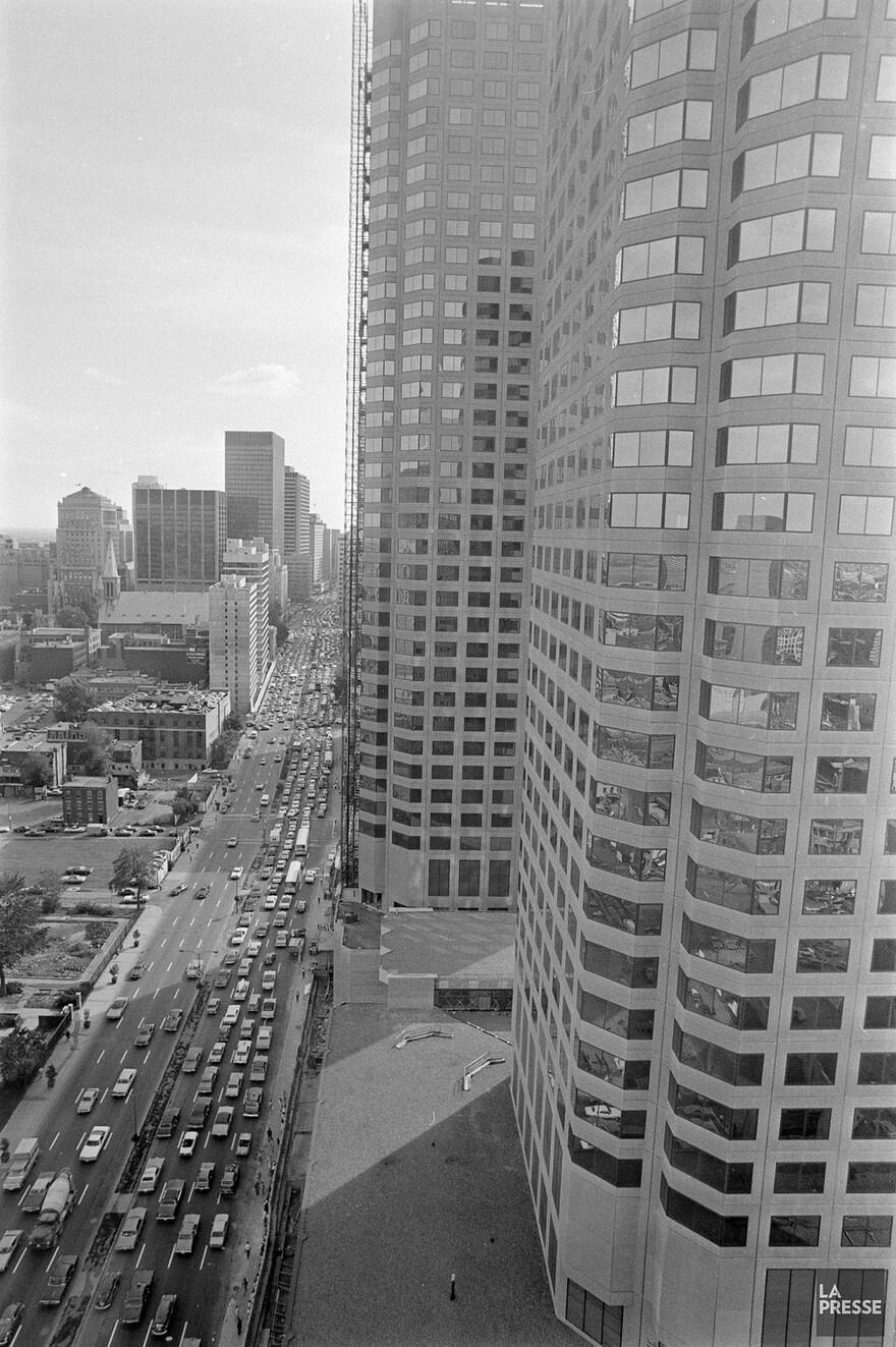 06M_P833S5D1975-0307_0014