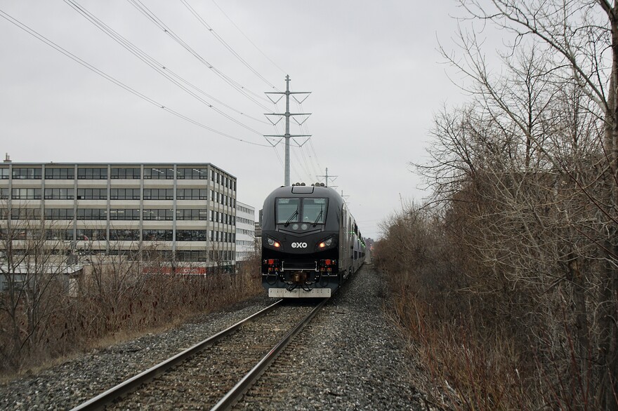 1405 à l'arrière, Gare Sauvé