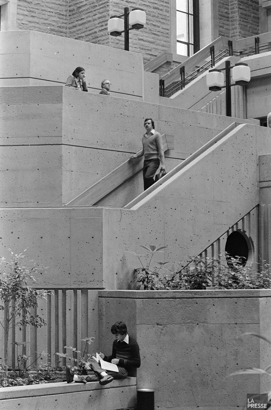 06M_P833S5D1979-0408_020