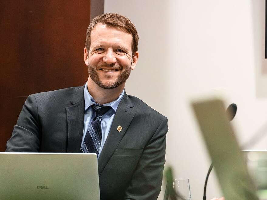 Le conseiller municipal de Bienville pour Prospérité Lévis, Olivier Biron, a fait adopter une première résolution par le conseil municipal, mardi.