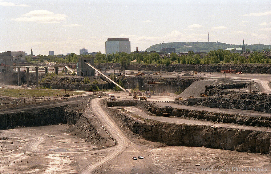 Carrière Miron. – Juillet 1988. MTL110-01-1-D003-07-1988-Reportage-13. Archives de la Ville de Montréal.