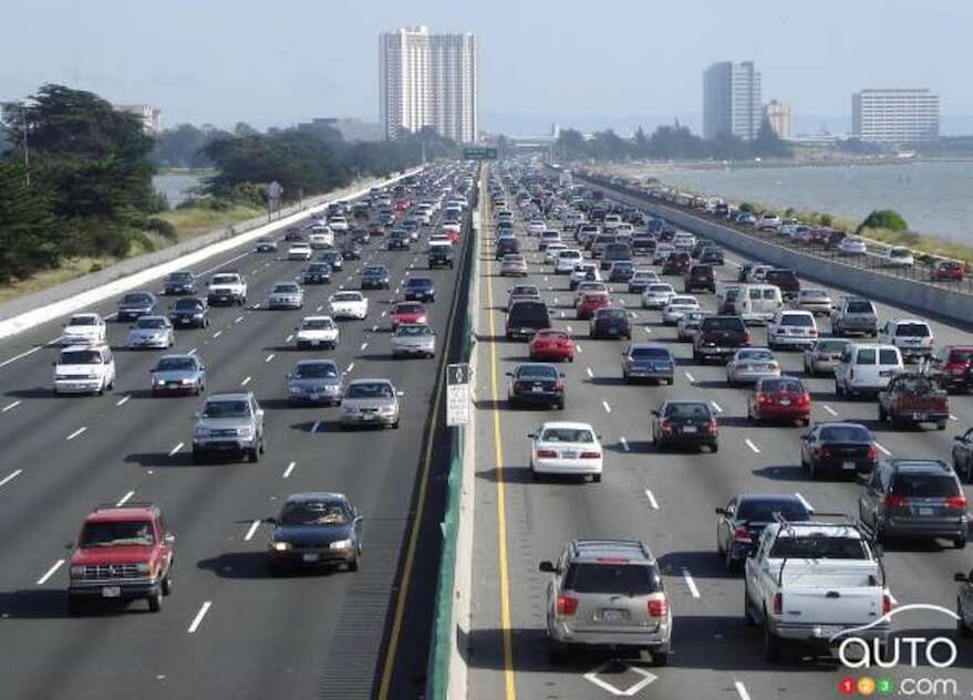 Du trafic sur une autoroute américaine.