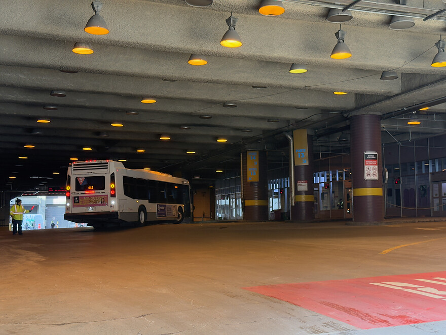 Terminus Centre-Ville 2026-04-23 autobus manoeuvre