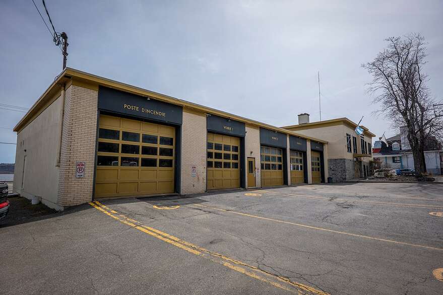 La caserne de pompiers pourra être mise aux normes et disposer de nouveaux équipements essentiels aux pompiers, qui seront aménagés dans les espaces laissés vacants par l'actuel hôtel de ville.