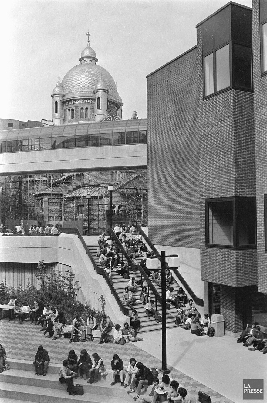 06M_P833S5D1979-0408_002