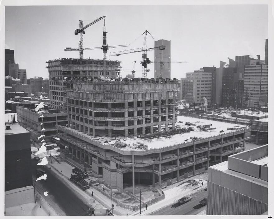 Photo: Archives du Mouvement Desjardins Le complexe Desjardins pendant sa construction, dans les années 1970