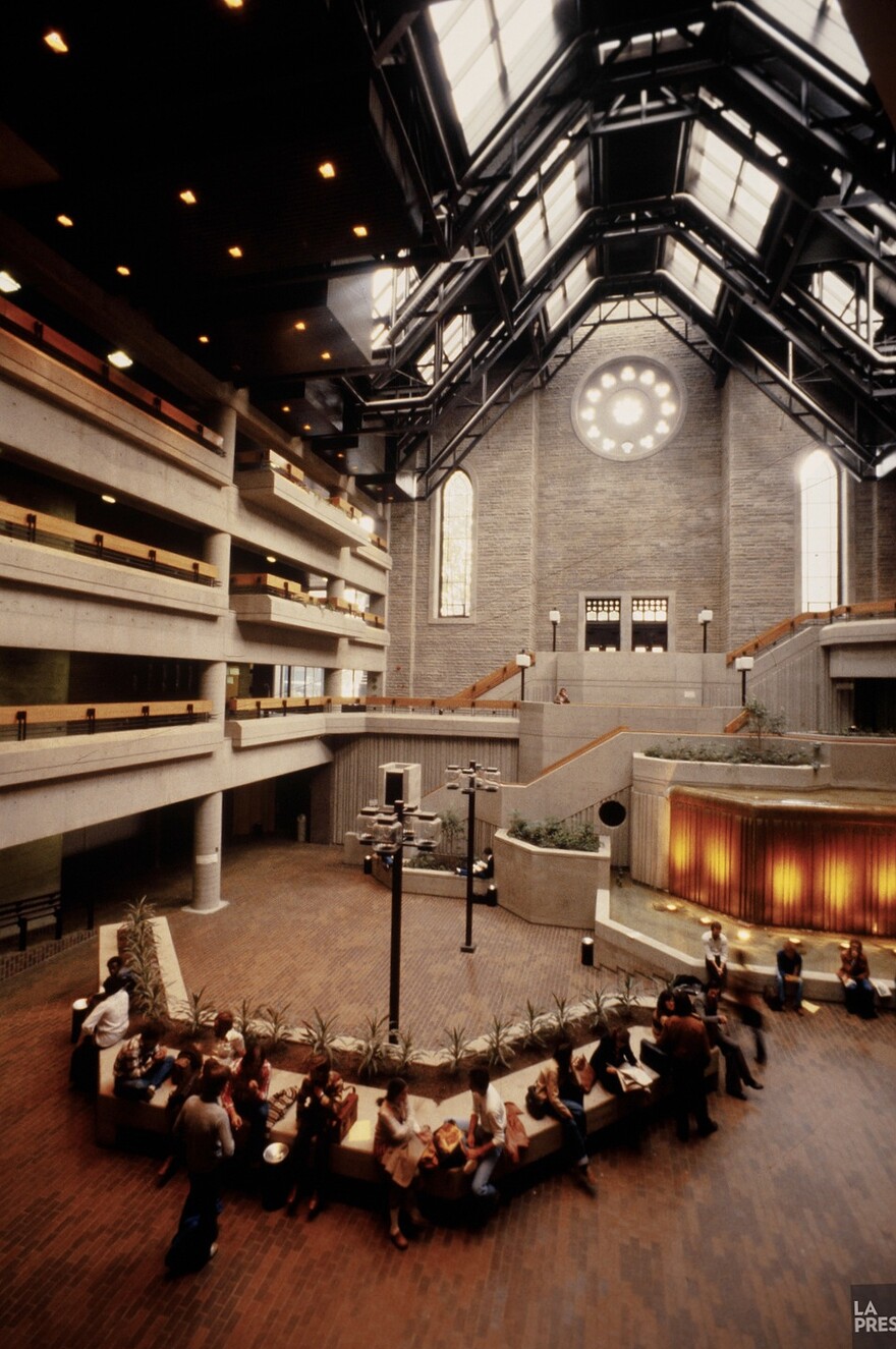 06M_P833S5D1979-0408_065