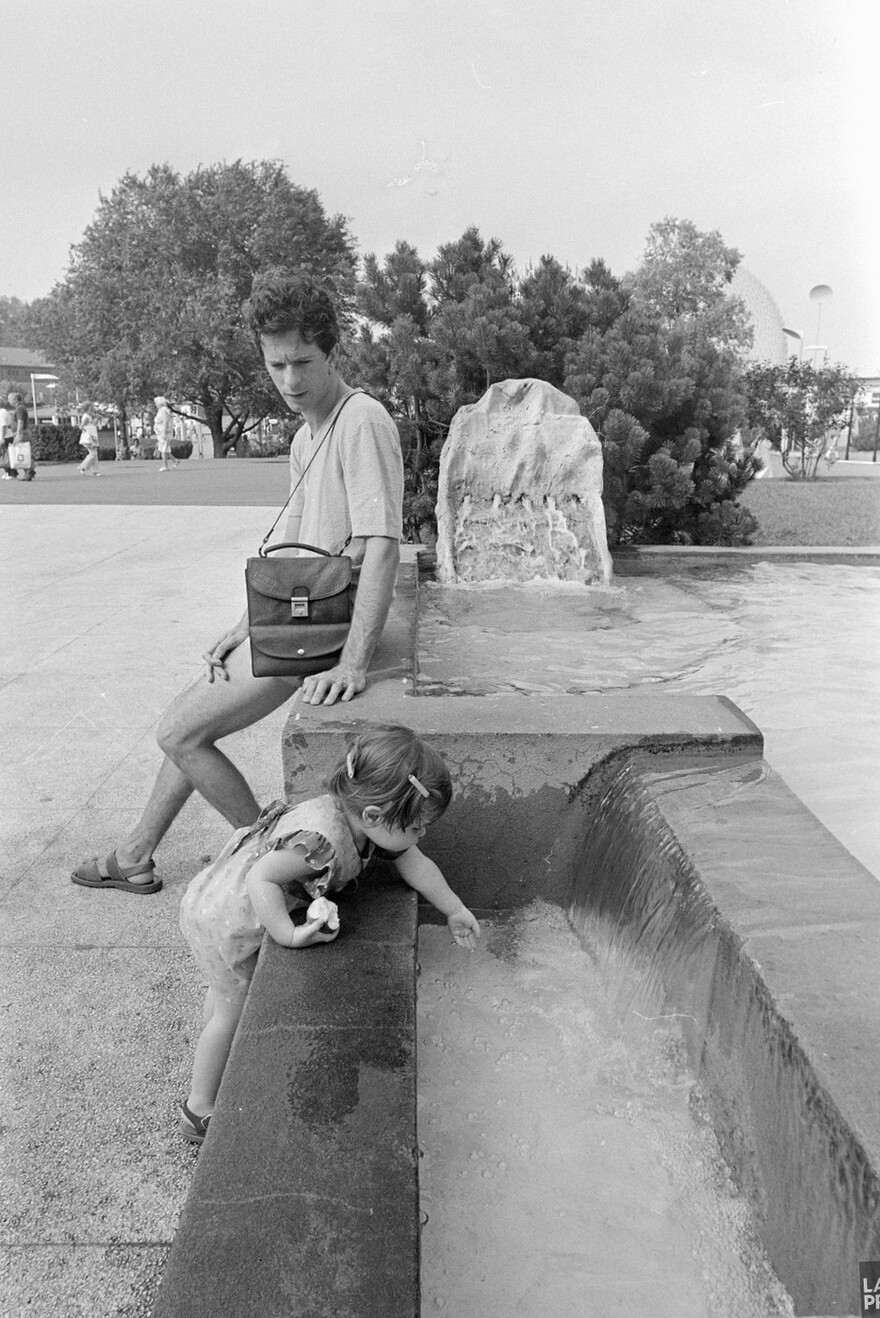 06M_P833S5D1980-0362_008-1