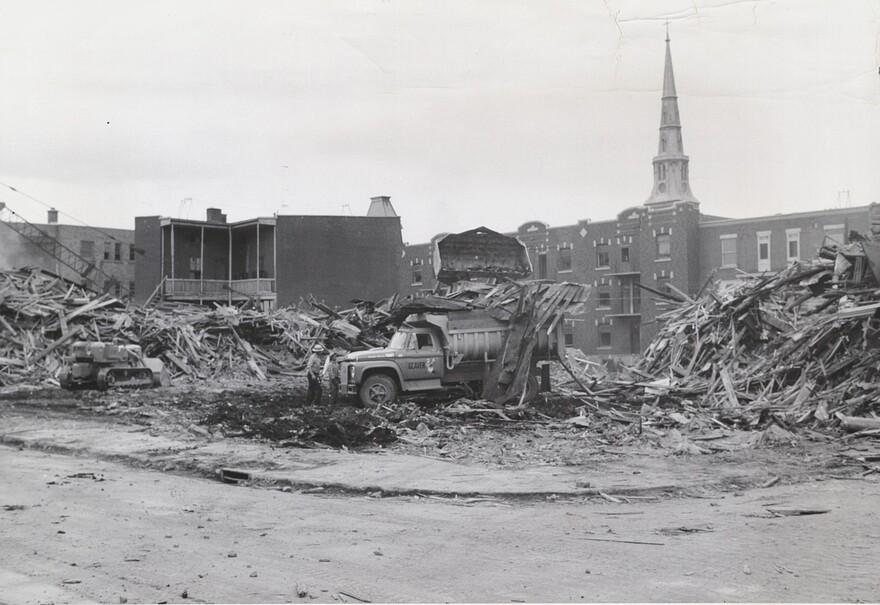 06M_P833S4D1863_0061_1