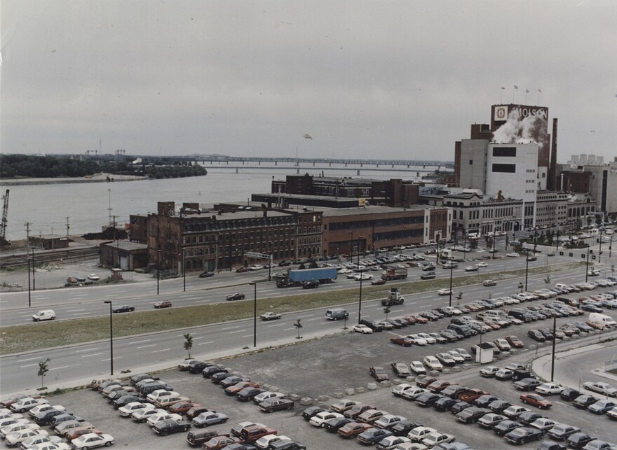 06M_P833S4D0221_0009_1