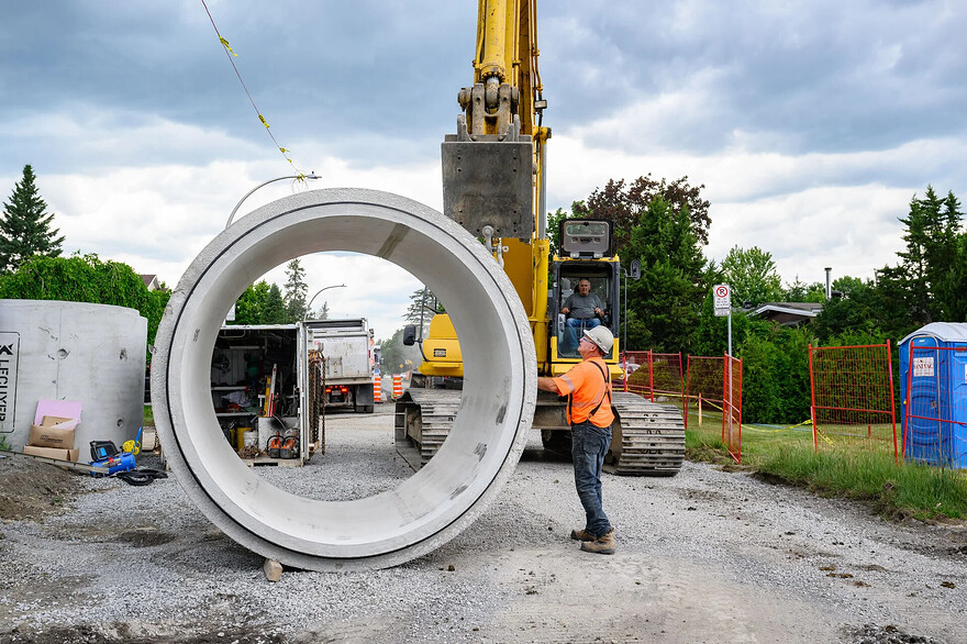Photo: Vincent Girard Les conduites souterraines installées à Laval mesurent pas moins de 2,4 mètres de diamètre.