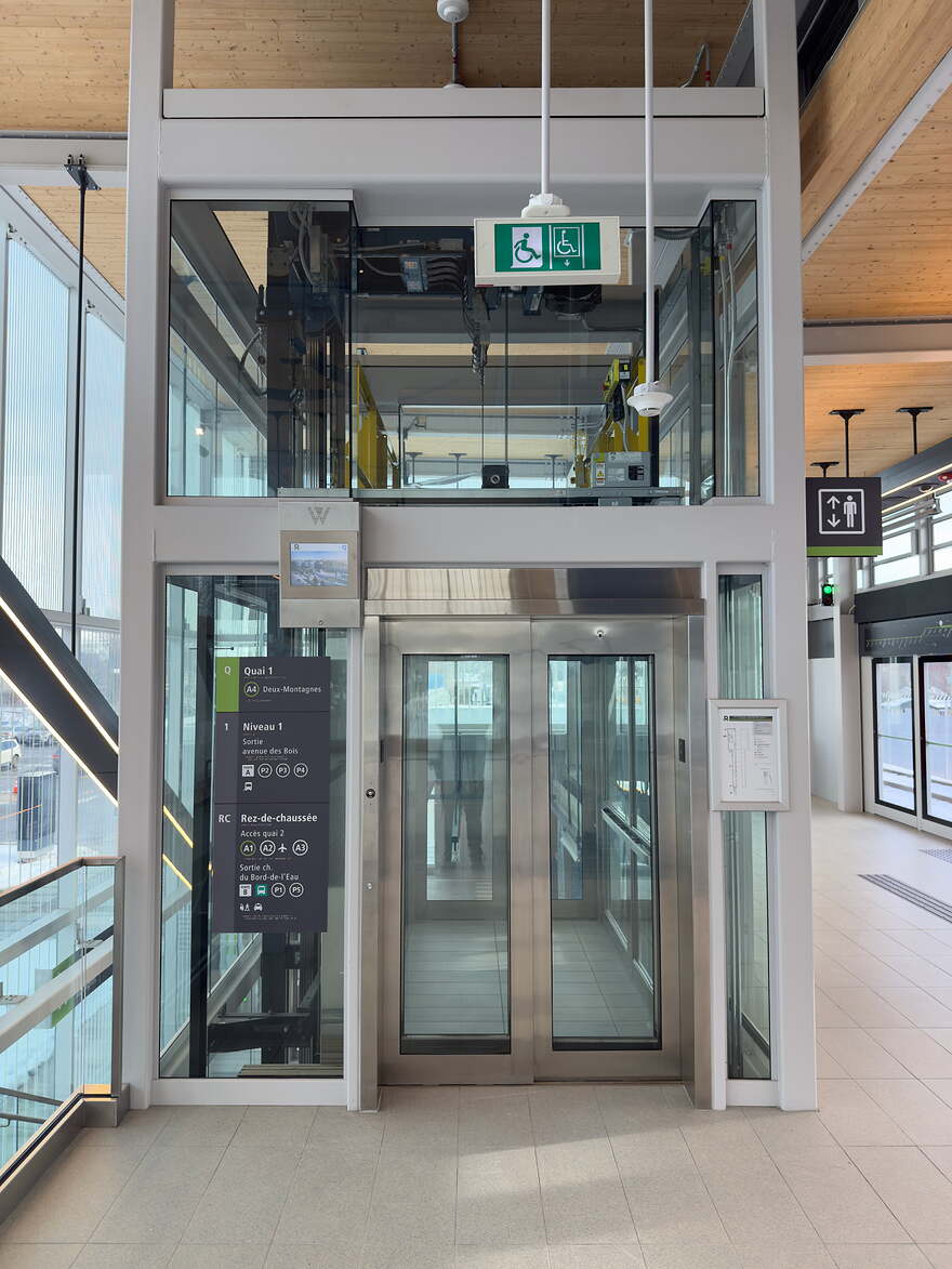 REM Ste-Dorothée 2025-12-18 ascenseur quai 1