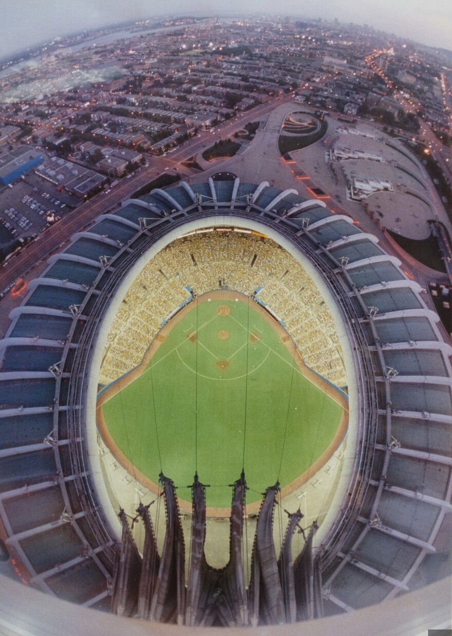 06M_P833S4D1979_0014_1