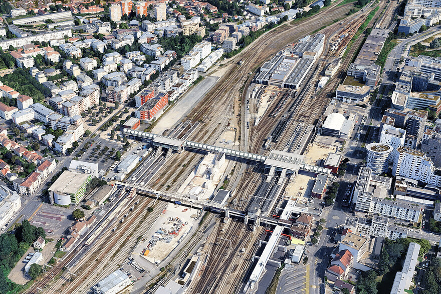 La très moche et massive gare de Massy