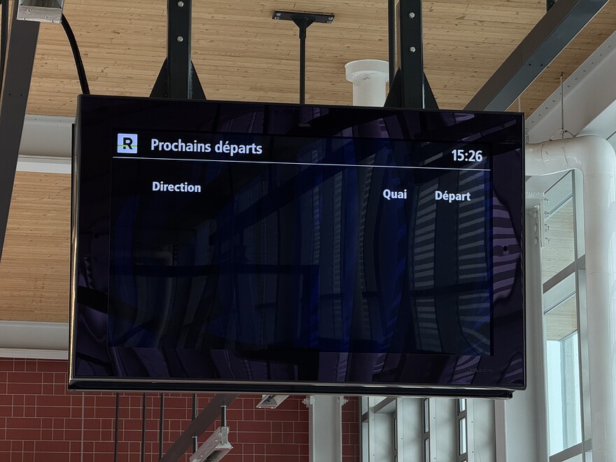 Afficheur de départs à la ligne de perception à Bois-Franc