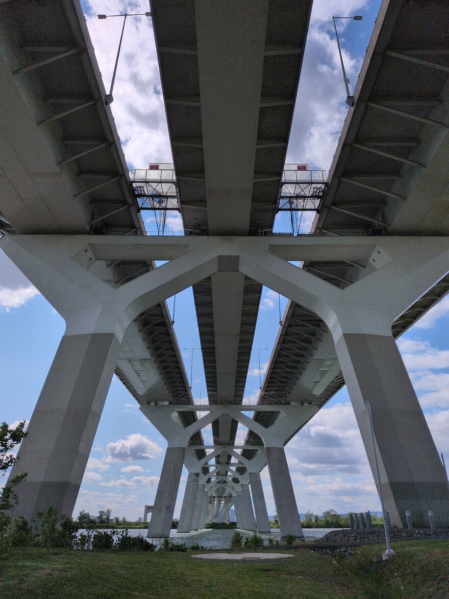 Vue de sous le pont, 1 de 2