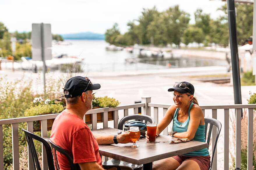 Parmi les quelque 130 arrêts gourmands qui jalonnent le parcours cyclable, on y retrouve près d’une vingtaine de microbrasseries, dont la Memphré à Magog.