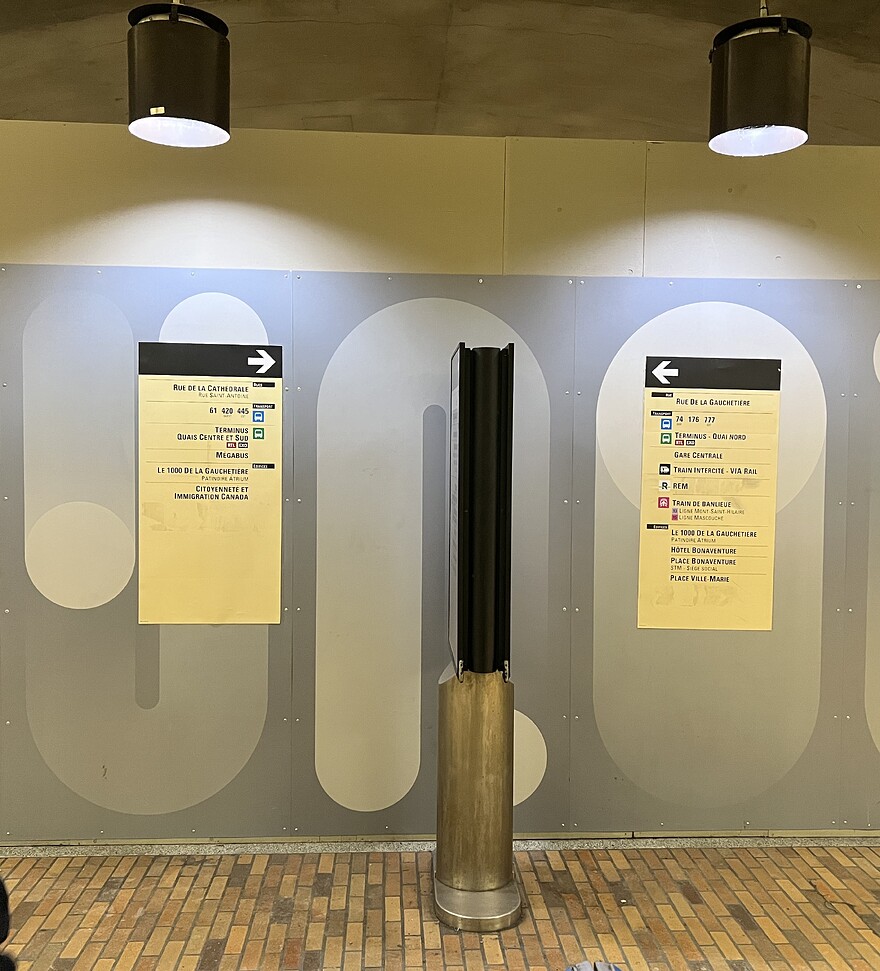 Left sign pointing right, right sign pointing left