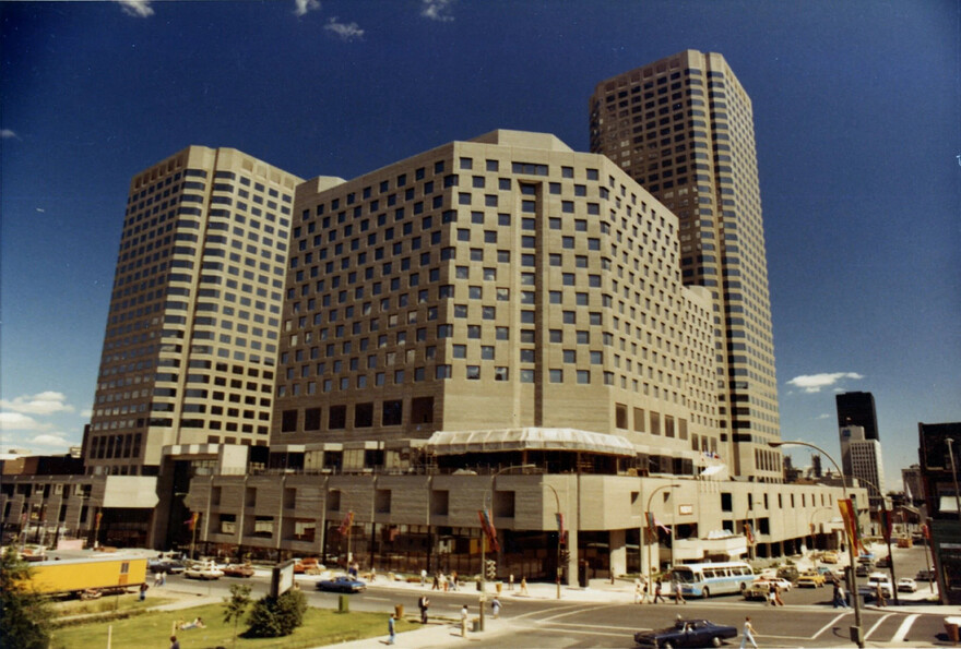 Photo: Archives du Mouvement Desjardins Le Complexe Desjardins dans les années 1980