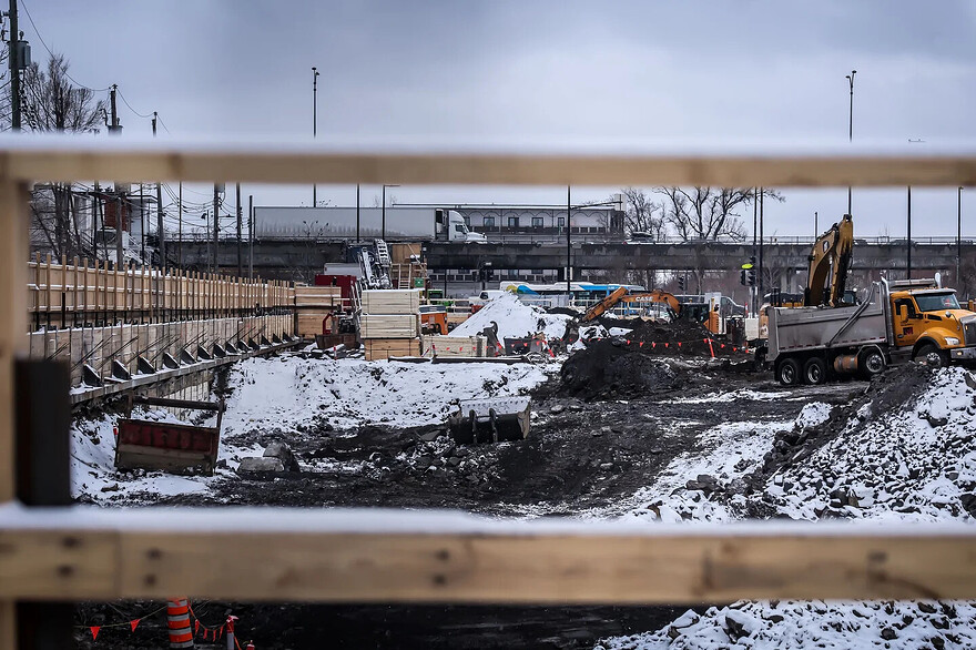 Photo: Marie-France Coallier Le Devoir Un chantier sur le boulevard St-Michel, près de l’autoroute Métropolitaine.
