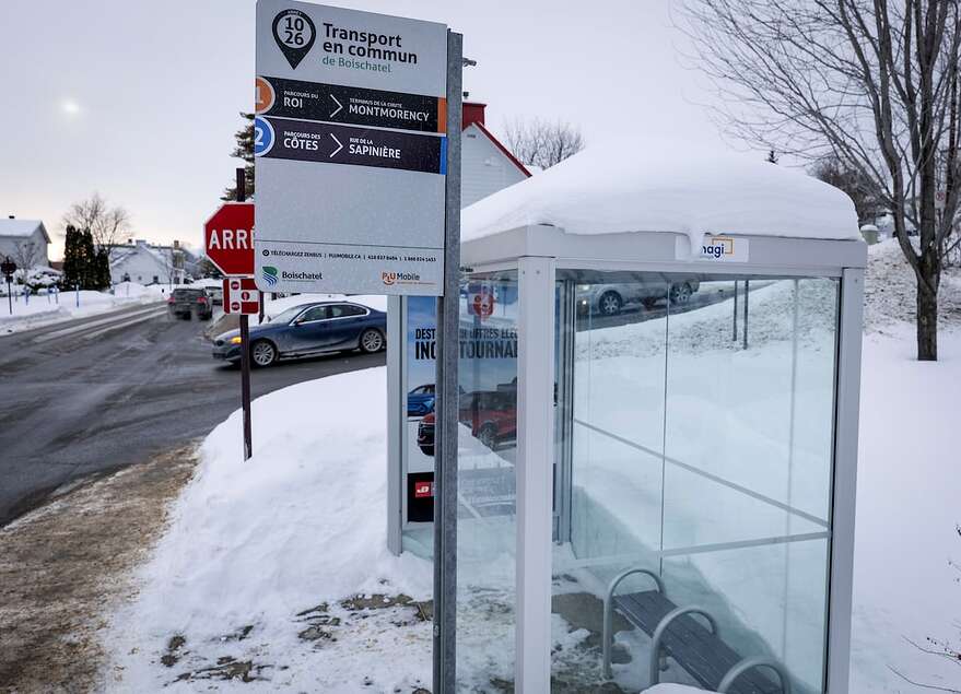 PLUMobile assure le transport en commun entre la Côte-de-Beaupré, l'île d'Orléans et Québec.