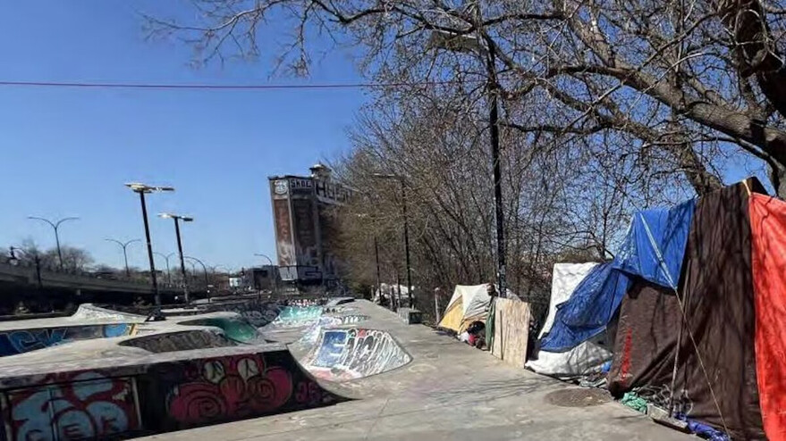 L'une des photos du campement déposées avec la demande introductive d'instance à la Cour supérieure par la Clinique juridique itinérante. — Photo : Donald Tremblay