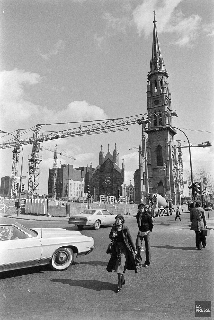 06M_P833S5D1977-0105_0001