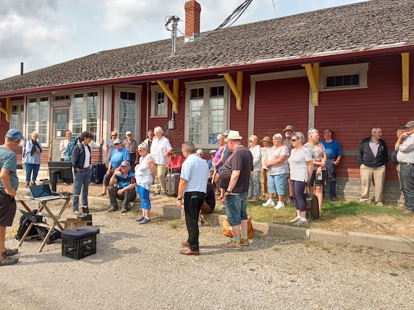 À Port-Daniel, environ 35 personnes ont manifesté leur désir de voir le train de passagers revenir dans leur communauté.
