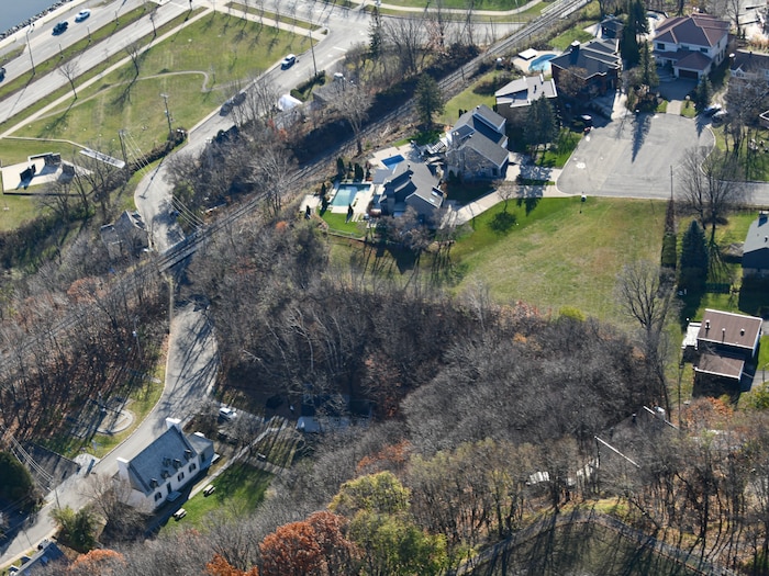 Le «tas de terre à Racine» maintenant loti, dans le bas du parc Beauvoir.