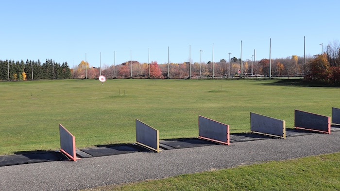 Un champ de pratique de golf