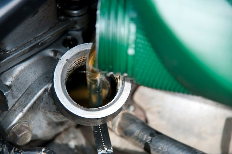 Service change of oil in car-care centre|800x531.5068493150685