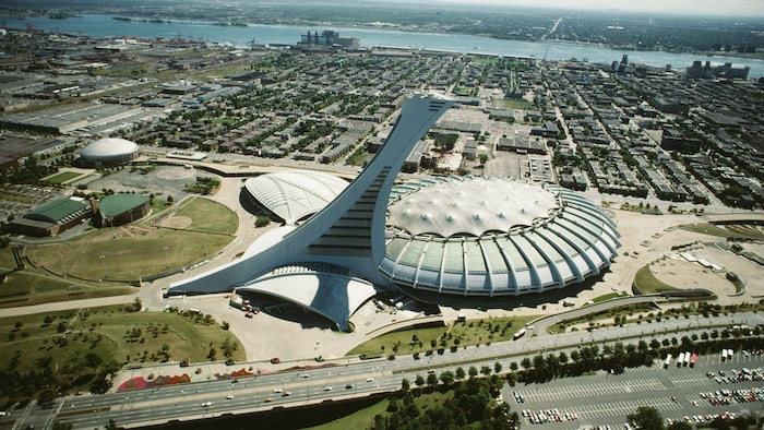Une vue aérienne du Stade olympique de Montréal.