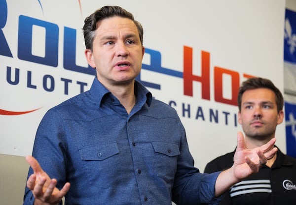 De passage à Québec, le chef du Parti conservateur du Canada, Pierre Poilievre, a promis de retirer le financement fédéral au projet de tramway s'il est élu.