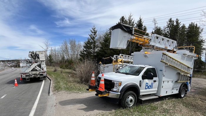 Des camions de Bell.