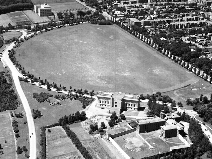 Les Plaines, en 1929. Le collège Mérici et son potager, en haut à gauche marquent la limite de l'ancienne paroisse de Sillery du temps du domaine de Marchmont.