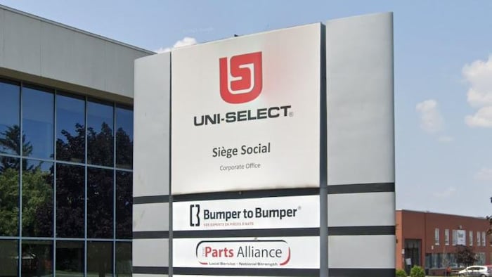 Une enseigne d'Uni-Sélect devant un édifice de Boucherville en août 2021.