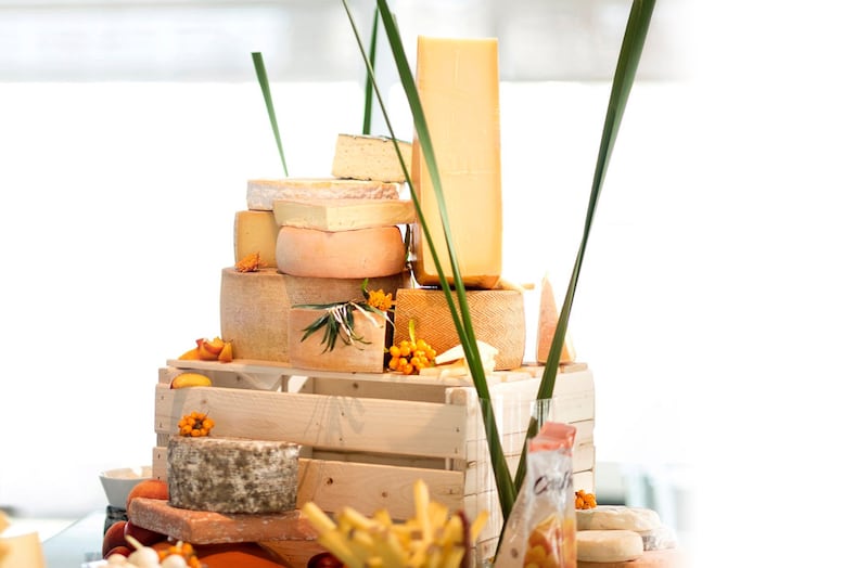 En plus des fromages disponibles, on retrouve des plateaux de dégustation et quelques autres produits laitiers.|800x524.0816326530612