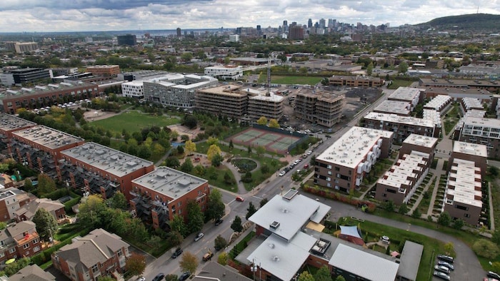 Vue aérienne d'un quartier urbain.
