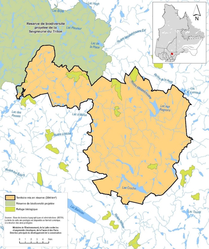 Carte montrant les 384 kilomètres carrés du territoire mis en réserve, de même que la réserve de biodiversité projetée et les refuges biologiques.