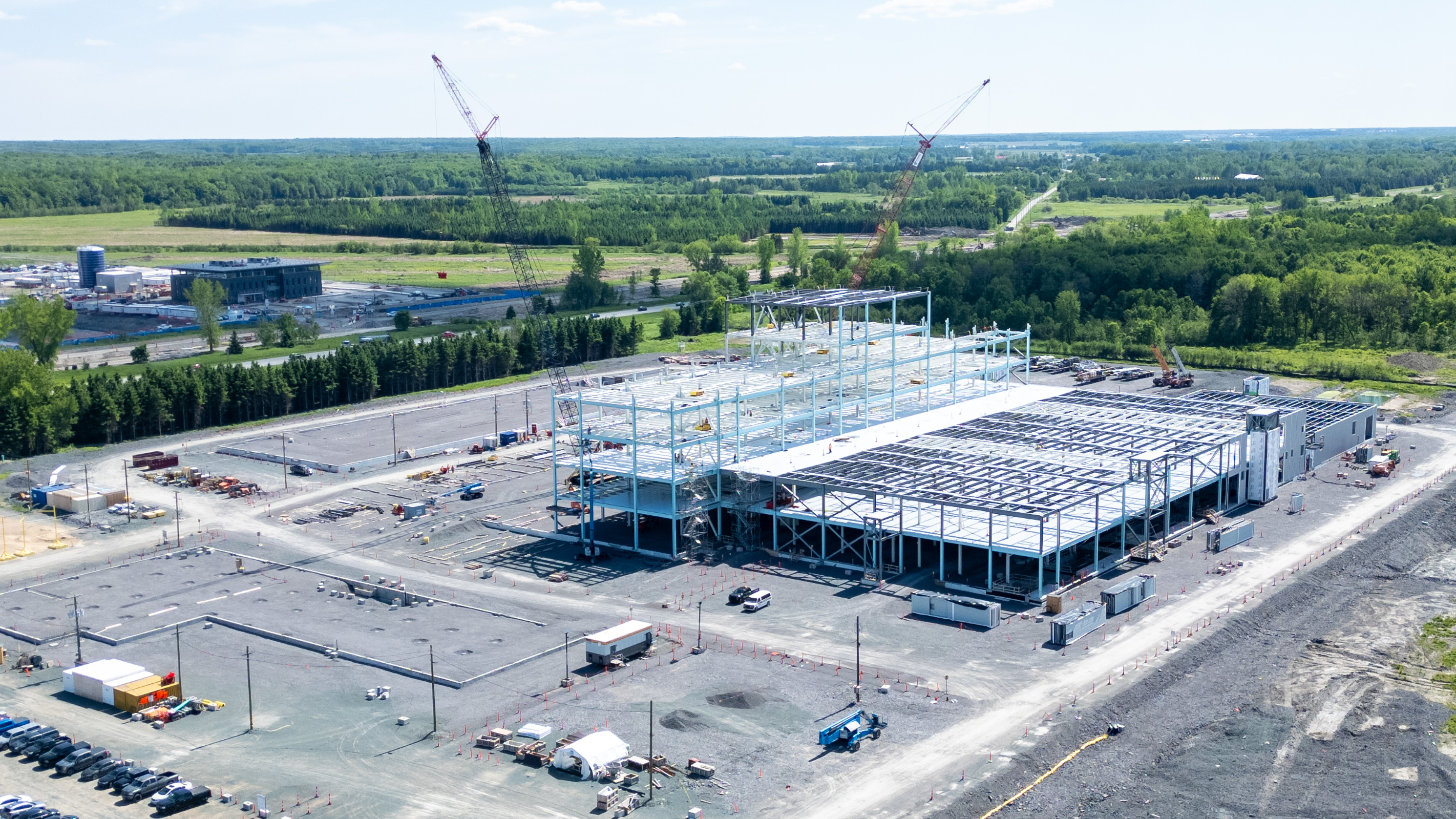 Usine de Ford en construction dans le parc industriel de Bécancour.