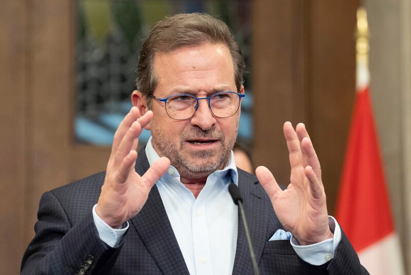 Le chef du Bloc québécois, Yves-François Blanchet, s'adresse aux journalistes dans le foyer de la Chambre des communes, le mardi 17 décembre 2024 à Ottawa.|800x536.6881217086014