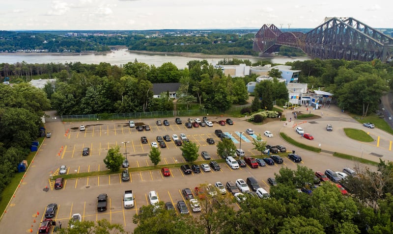 L'Aquarium du Québec verra pousser sur son stationnement principal une structure à deux étages destinée aux voitures des visiteurs.|800x477.0423375074538